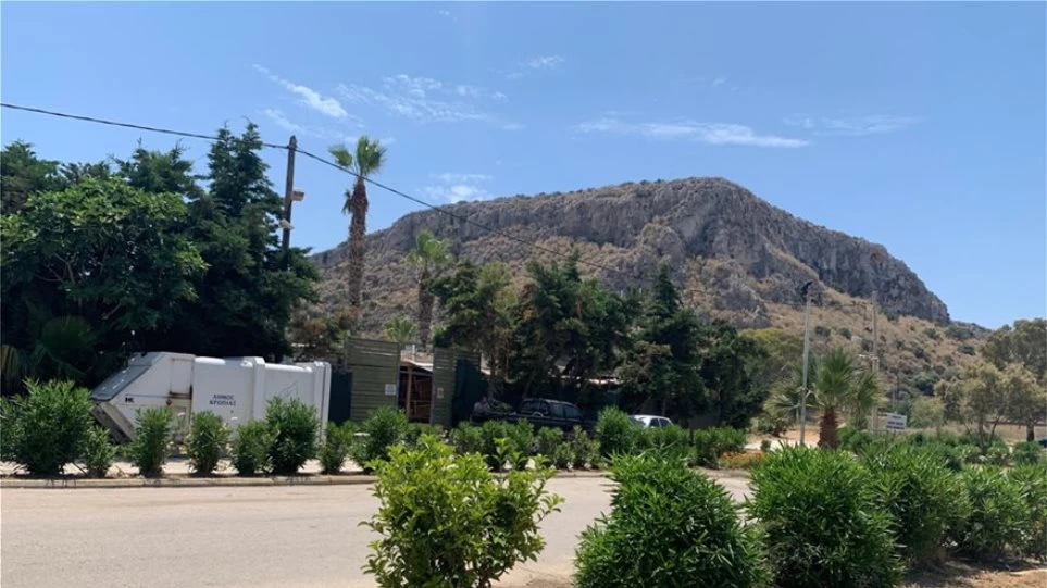 Επίθεση Πακιστανών σε λουόμενη: «Γελούσαν και χειροκροτούσαν γύρω της!», λέει ο σύζυγος της 25χρονης